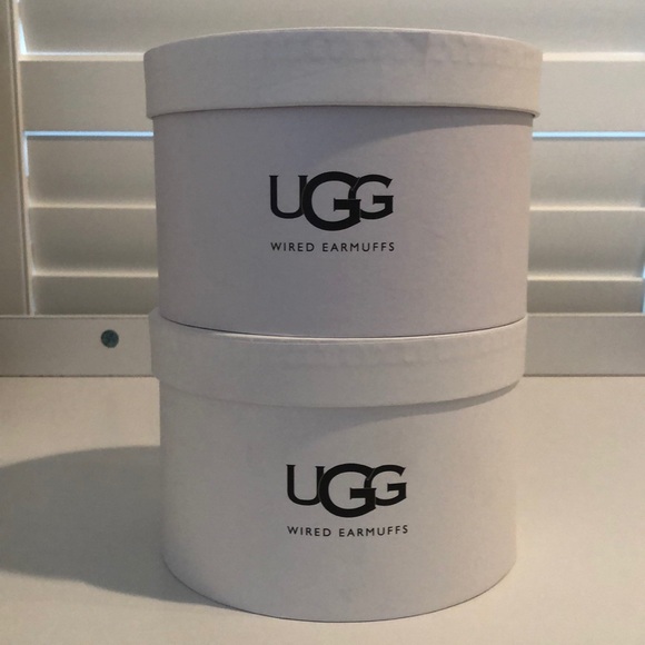 UGG Classic Tech Earmuff - Picture 3 of 4